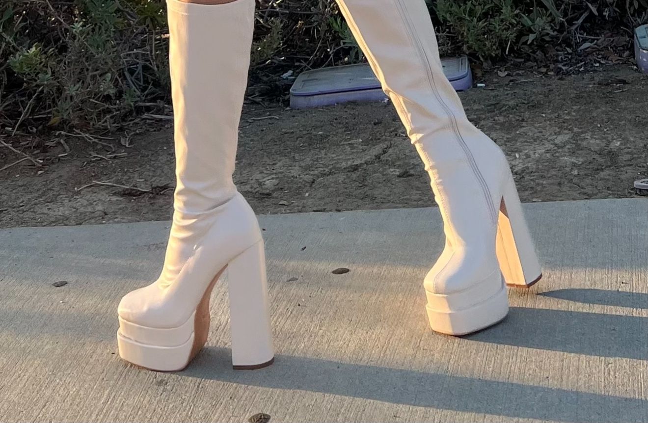 White Boots (7.5 W) 