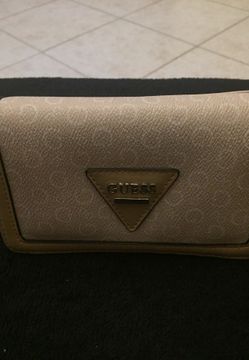 Gorgeous guess wallet/wristlet