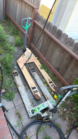 Pallet jack  2 por $300