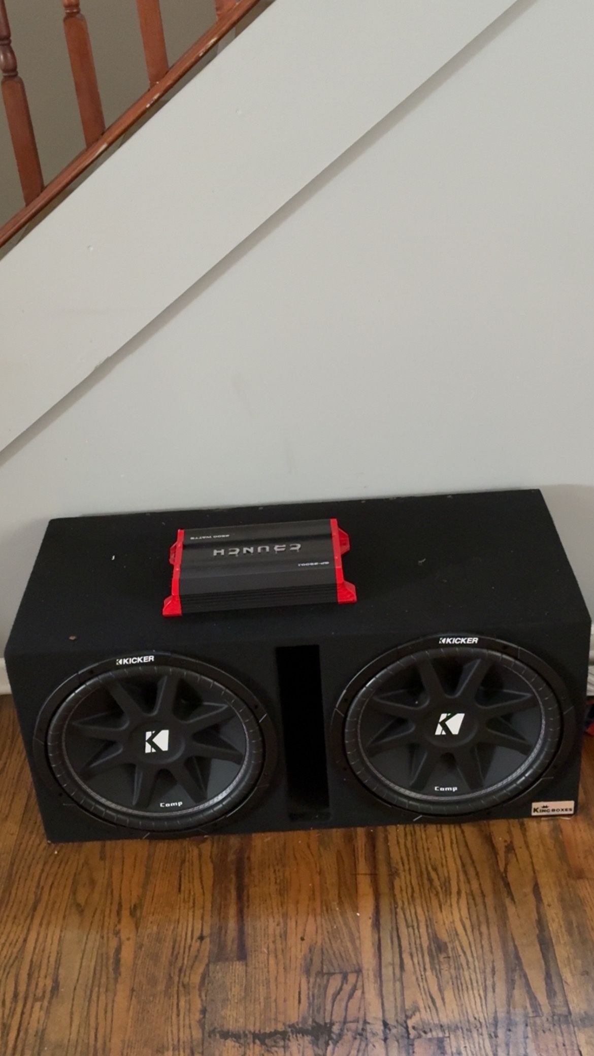 New Kicker Speaker With 2500 Watt Amp 