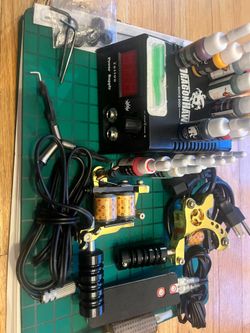 Tattoo equipment            Equipo de tatuaje