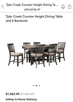 Tyler Creek counter height dining/kitchen table w/ 4 chairs+bench