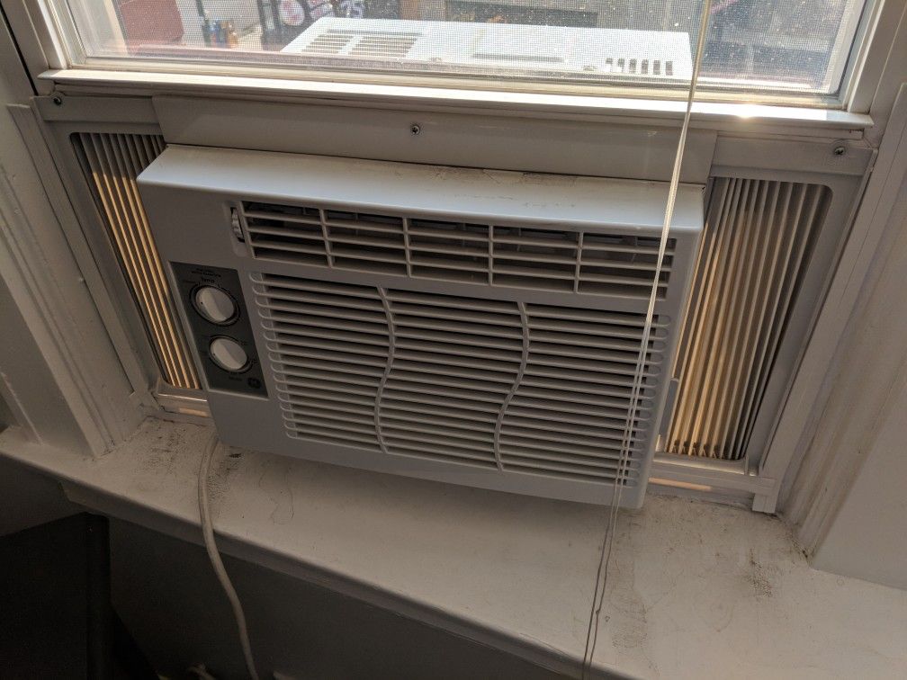 Window Unit Air Conditioner