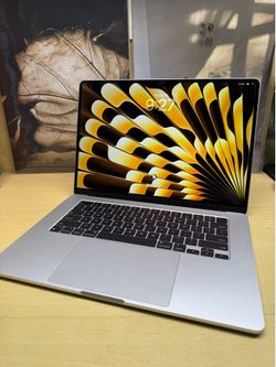 MacBook  Air 15“ M3 1TB Applecare Open Box