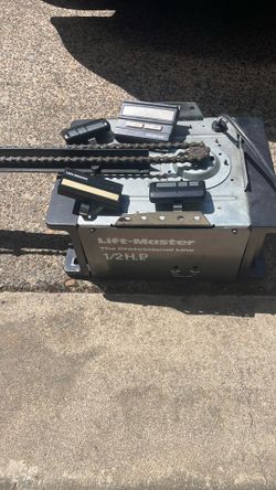 Left master garage door opener work good + 3 remote and wall opener
