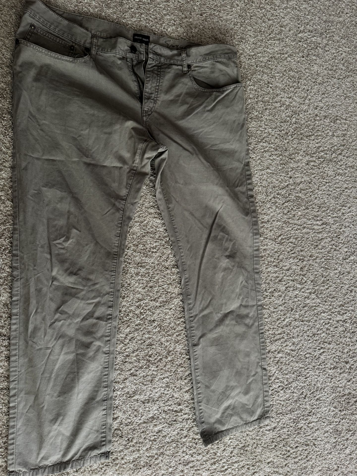 Men’s Armani pants, size 40.