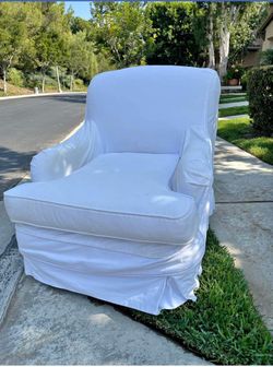 large beige/white sofa with ottom FREE if picked up today 7/14/2022