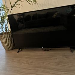 LG TV UK6090PUA 4K HDR Smart LED UHD TV - 43" Classes 