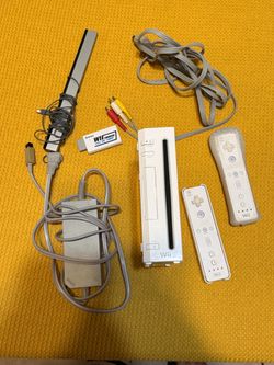 Nintendo Wii Console Bundle with Accessories