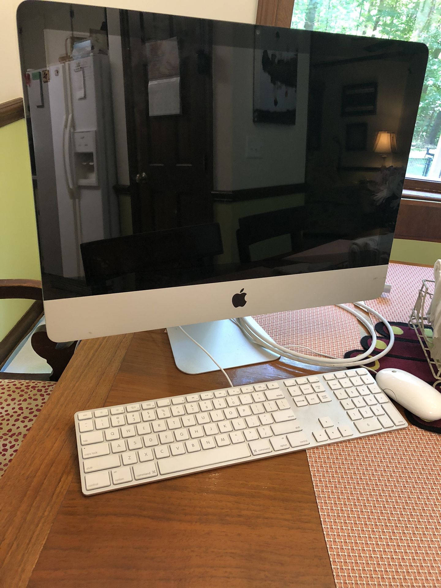 Apple iMac 21” 2009 with upgraded RAM 8 gig