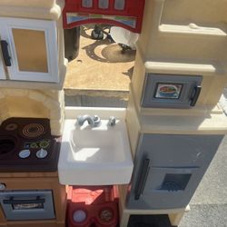 Kids Play Kitchen