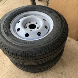 2 Llantas para traila o Dolly con rin buenas condiciones como nuevas 205 75 14