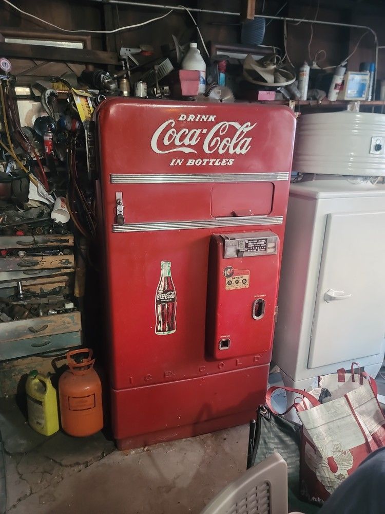1953 Coca Cola Bottle Vending Machine