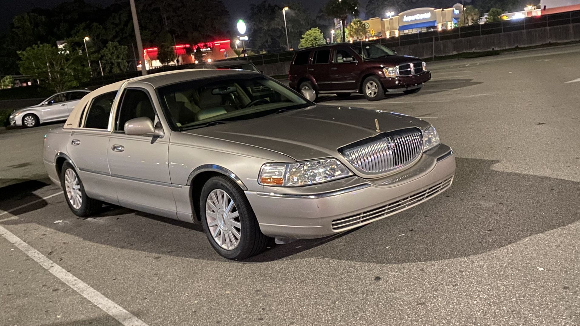2003 Lincoln Town Car