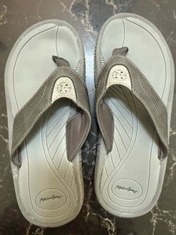 Maui & Sons men’s thongs size 7
