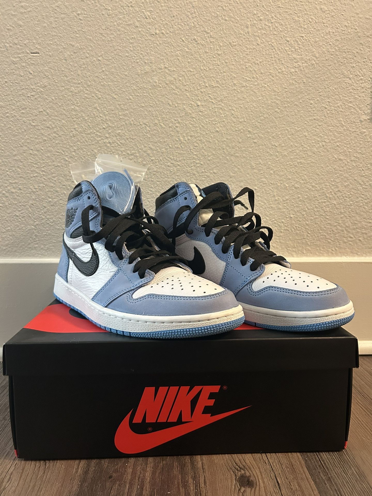 Air Jordan 1 Retro High OG ‘University Blue’ (Size 8.5)