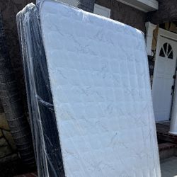 QUEEN BAMBOO MATTRESS WITH BOX SPRING 