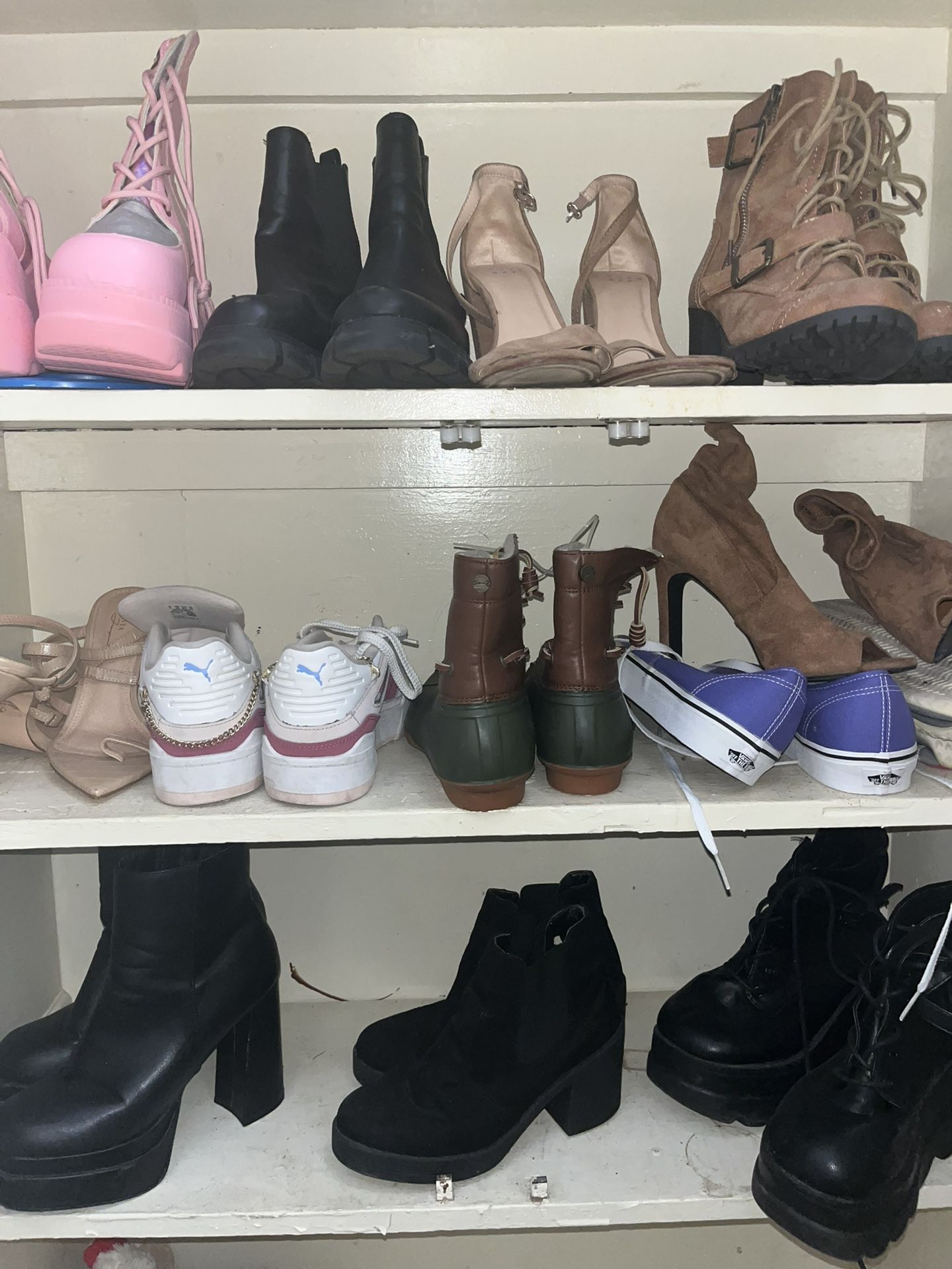 SHOES WOMENS SIZE 6 1/5 & 7