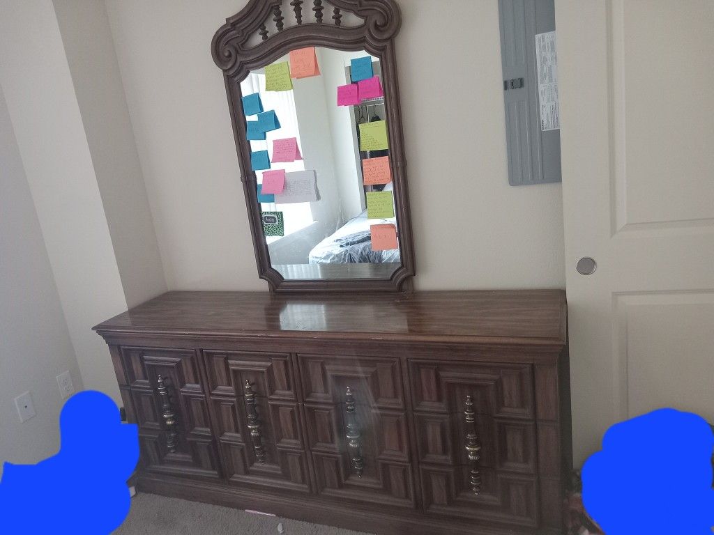 Dresser With Mirror