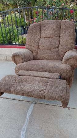 Nice big recliner $75