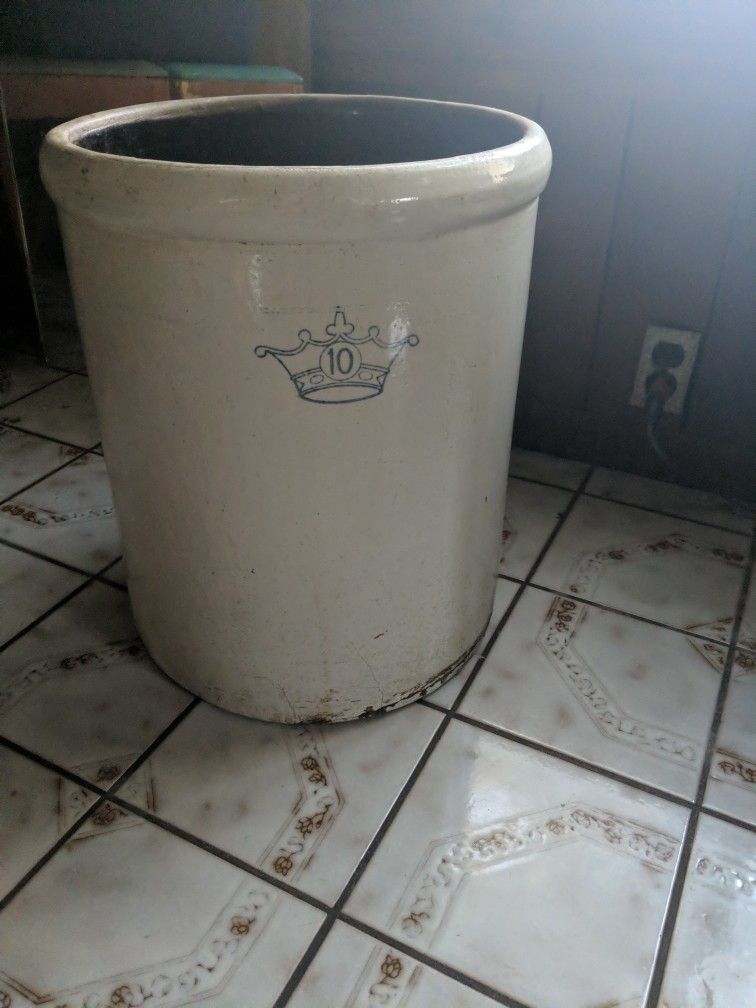 Antique White Crown Logo 10 Gallon Crock
