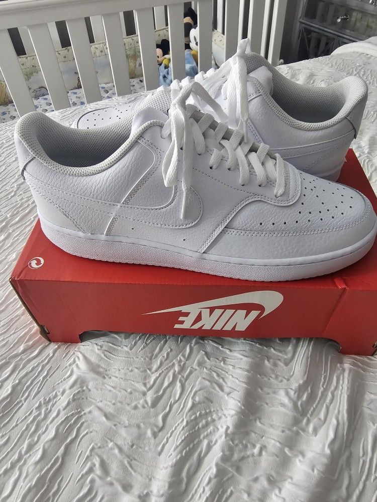 Brand New Nike Court Visión Low