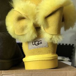 UGG Boots 💛 With adorable Bow / Yellow sz:7