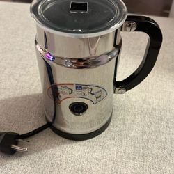 Nespresso Hot and Cold Milk Frother