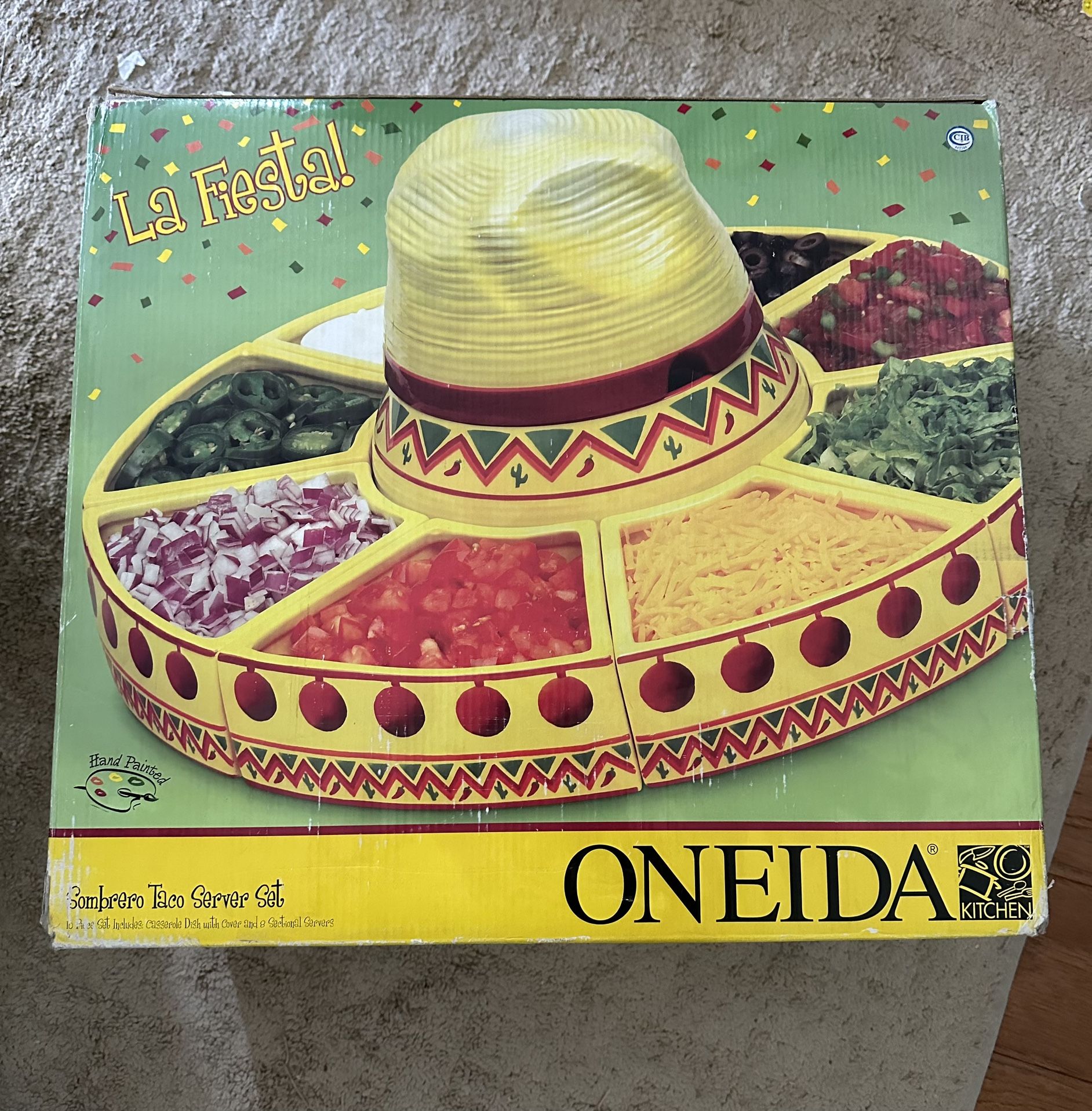 Oneida La Fiesta Sombrero Taco Server Sat auce Set Ineludes casserole Dish with Cover and & Sectional Servers