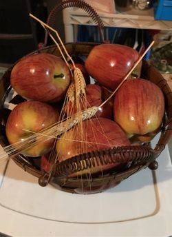 Plastic apples with Wire Basket