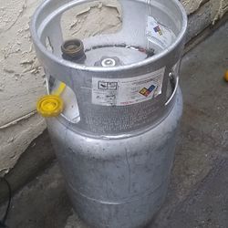 Propane tank 3/4 full 75 bucks