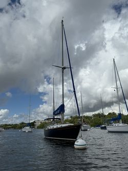 Hinckley Pilot 35’ ⛵️