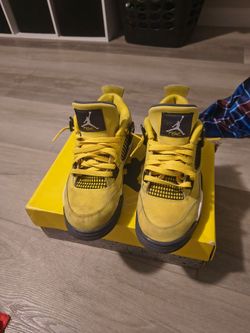 Jordan 4 lightning