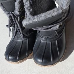 Black Snow Boots Size 7 Toddler