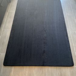 Black 4 x 6 Rug (very Soft)