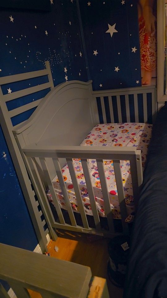 Baby & Toddler Crib Bed