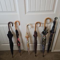 Vintage Wooden Handle Umbrellas ☔️🌂