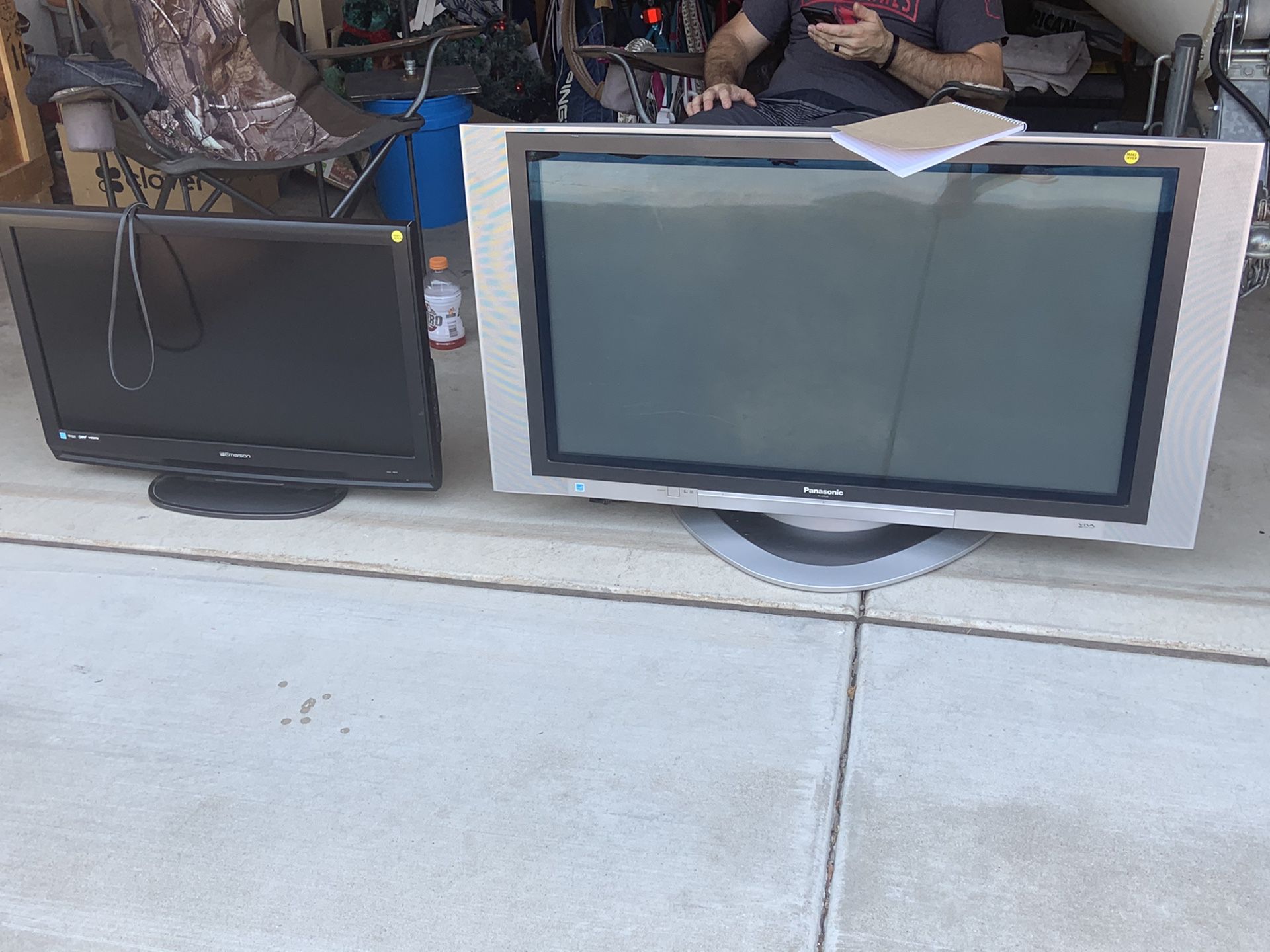 Two TVs need gone today! Emerson 32 inch, Panasonic 42 inch.