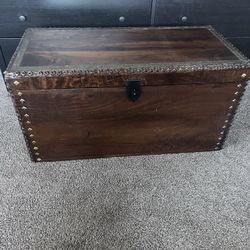 Vintage Trunk Wood 