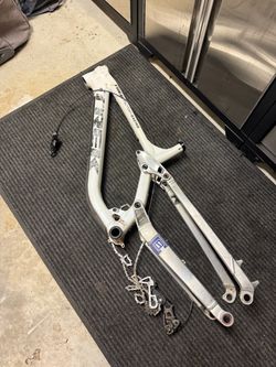 2024 trek session R2 downhill frame