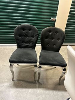 2 Chairs / Sillas