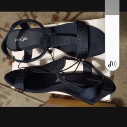 Ladies Wedge Sandals. New. Sz 10. Navy Blue