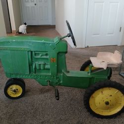 Rare John Deere Pedal Tractor.Model D-63.