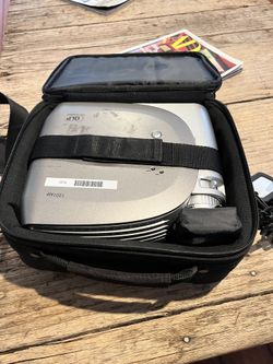 Dell 1201MP DLP Projector with Case, Remote, and Cables