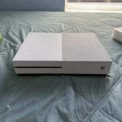Xbox One S + Games +2tb storage