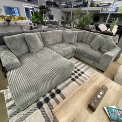 Lindyn Fog 4pc LAF Chaise Sectional