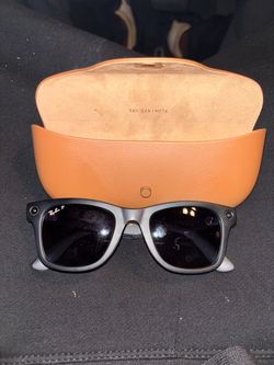 Ray-Ban Meta Smart Glasses with Case