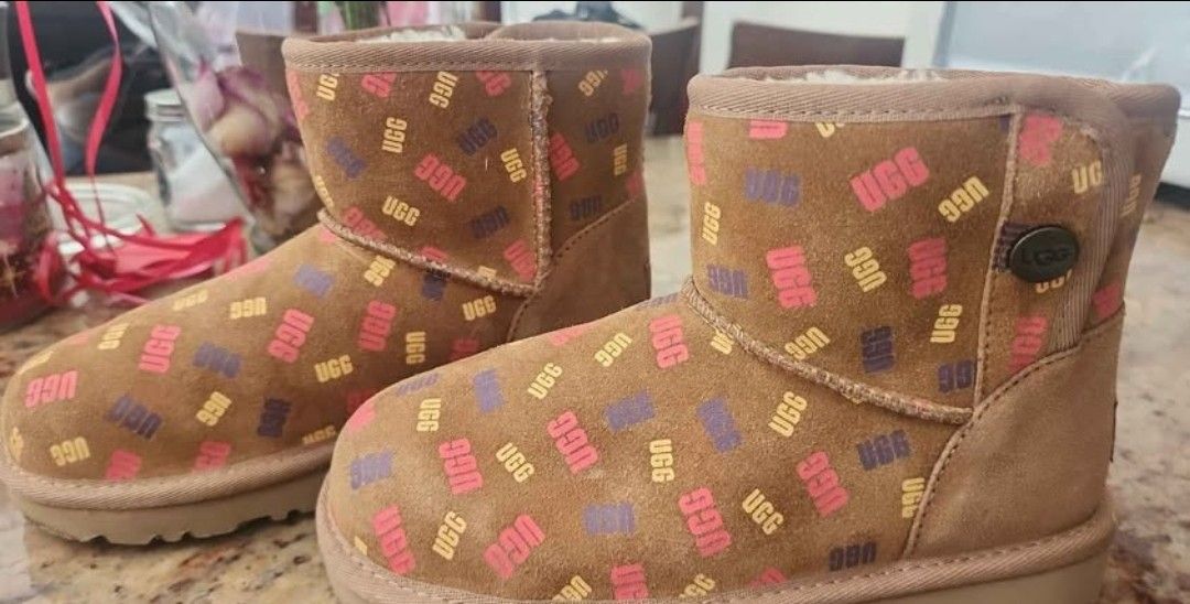 Ugg Girl Boots Size 1