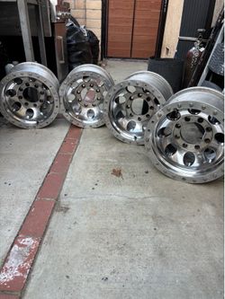Mickey Thompson 8x170 16” rims