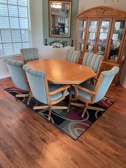 Medium table with one leaf and six chairs